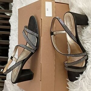 New Naturalizer Vanessa 2 Black Rhinestone Strappy Bock Heels 10M